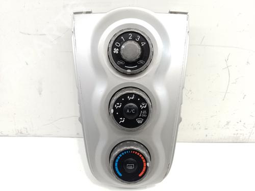Used Climate control TOYOTA YARIS (_P1_) 1.3 (SCP12_, SCP13_, SCP12R, SCP13R) (87 hp) 25005905