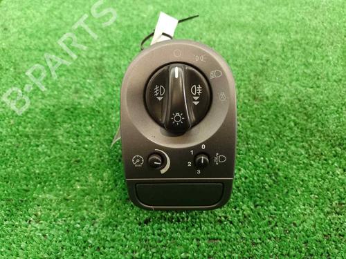 Headlight switch JAGUAR X-TYPE I (X400) 2.2 D (155 hp) 17144847