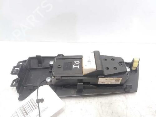 Interrupteur de vitre avant gauche TOYOTA COROLLA (_E12_) 2.0 D-4D (CDE120R, CDE120L_) | BP4888149I27 