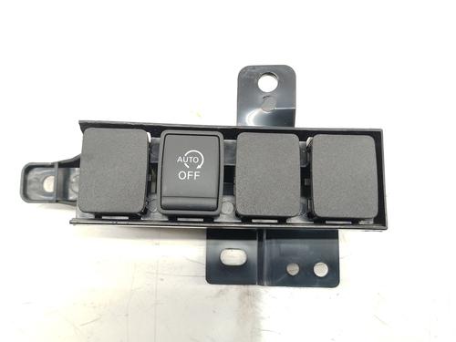 Used Switch Switch NISSAN QASHQAI II (J11, J11_) 1.5 dCi (110 hp) 33552690 33552690
