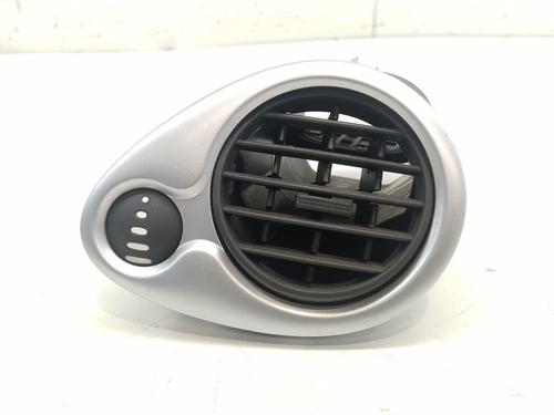 Used Air vent RENAULT CLIO III (BR0/1, CR0/1) 1.5 dCi (BR17, CR17) (86 hp) 26139405