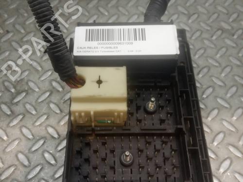 Boîte à Fusibles KIA CERATO I Saloon (LD) 2.0 CRDi (112 hp) 11870544