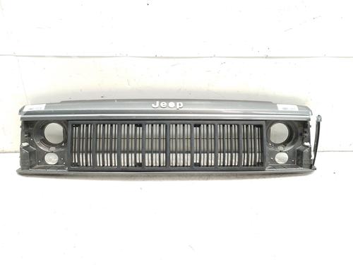 Used Grille MERCEDES-BENZ C-CLASS (W204) C 200 CDI (204.001) (136 hp) 24704204