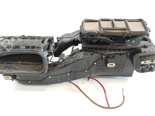 Used Heater matrix box Heater matrix box MERCEDES-BENZ M-CLASS (W164) ML 300 CDI 4-matic (164.121) (204 hp) 32477370 32477370
