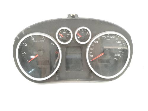 Used Instrument cluster AUDI A2 (8Z0) 1.4 (75 hp) 18922143