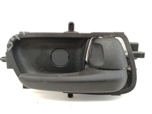 front-right-interior-door-handle-toyota-yaris-_p21_-_pa1_-_ph1_-2020-36278261 main image