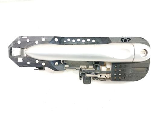 front-left-exterior-door-handle-renault-megane-iii-hatchback-bz01_-b3_-2008-38511886 main image