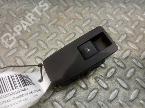 Used Right rear window switch Right rear window switch OPEL INSIGNIA A Saloon (G09) 2.0 CDTI (69) (131 hp) 8846148 8846148