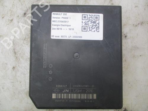 Used Fuse box Fuse box RENAULT ZOE (BFM_) ZOE (92 hp) 33560871 33560871