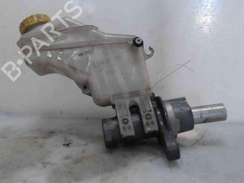 Used Brake master cylinder FIAT GRANDE PUNTO (199_) 1.3 D Multijet (199.AXD11, 199.AXD1A, 199.AXD1B,... (90 hp) 26621664