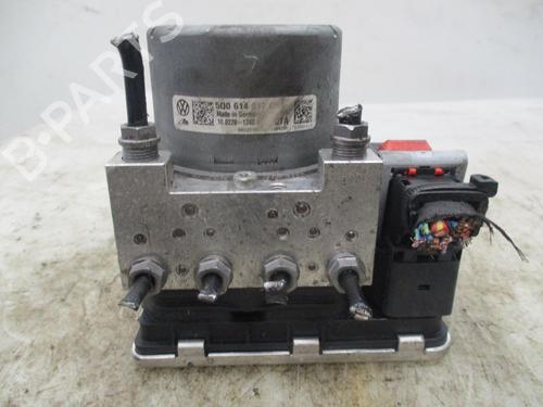 Used ABS pump VW GOLF VII (5G1, BQ1, BE1, BE2) 2.0 GTI (245 hp) 26638004