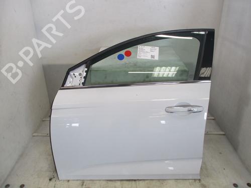 left-front-door-renault-megane-iv-hatchback-b9amn_-2015-34174455 main image