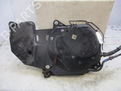 AdBlue-tank RENAULT MEGANE IV Hatchback (B9A/M/N_) 1.5 Blue dCi 115 (B9A6) (116 hp) 31575268