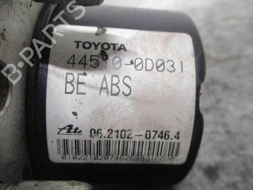Used ABS pump TOYOTA YARIS (_P9_) 1.4 D-4D (NLP90_, NLP90R) (90 hp) 19713097