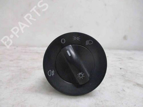 Used Headlight switch VW POLO (9N_, 9A_) 1.4 TDI (70 hp) 26632503