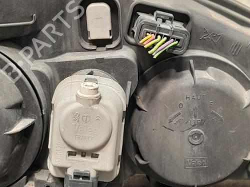 Left headlight PEUGEOT 607 (9D, 9U) 2.7 HDi 24V | BP26592914C28 