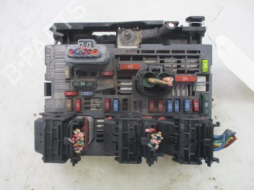 Used Fuse box Fuse box PEUGEOT 308 I (4A_, 4C_) 1.6 HDi (90 hp) 33560905 33560905
