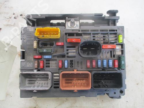 Used Fuse box Fuse box 39179046 39179046