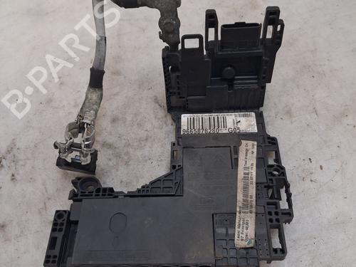 Used Fuse box Fuse box 39250443 39250443