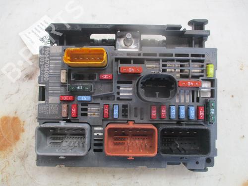 Used Fuse box Fuse box 37478799 37478799