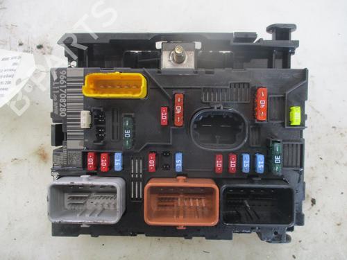 Used Fuse box Fuse box 39179050 39179050