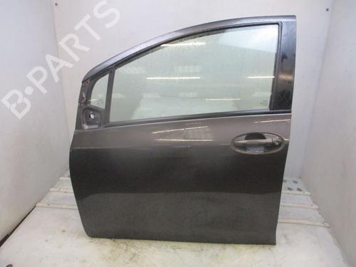 Dør venstre fortil TOYOTA YARIS (_P9_) 1.4 D-4D (NLP90_, NLP90R) (90 hp) 31575279