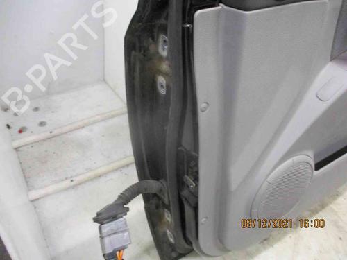 Right front door KIA SORENTO I (JC) 2.5 CRDi 4WD | BP19739883C3 