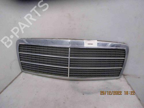 Used Grille MERCEDES-BENZ E-CLASS (W210) E 200 (210.035) (136 hp) 26628086