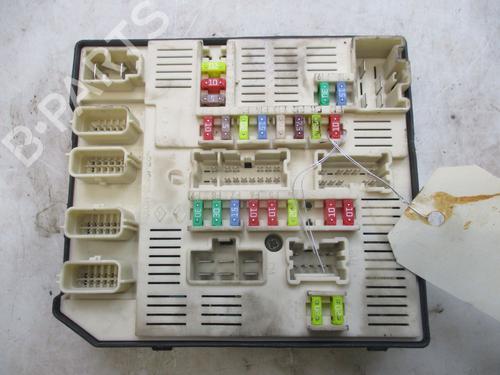 Sikringsdåse RENAULT MEGANE III Hatchback (BZ0/1_, B3_) 1.5 dCi (BZ0C) (90 hp) 30884315