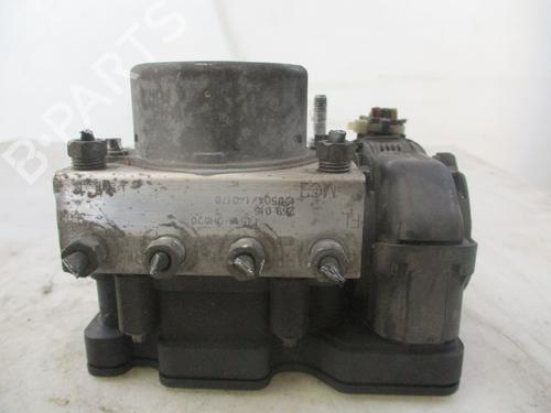 Used ABS pump PEUGEOT 107 (PM_, PN_) 1.0 (68 hp) 29263271