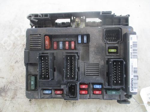 Used Fuse box Fuse box 39452408 39452408