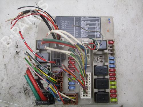 Used Fuse box Fuse box NISSAN MICRA III (K12) 1.2 16V (65 hp) 33710574 33710574