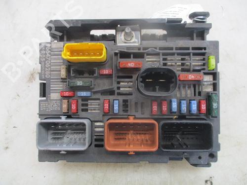 Used Fuse box Fuse box 38971539 38971539
