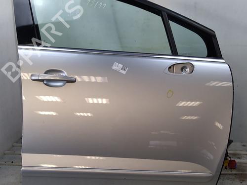 Used Right front door PEUGEOT 5008 (0U_, 0E_) 1.6 HDi (112 hp) 27267020