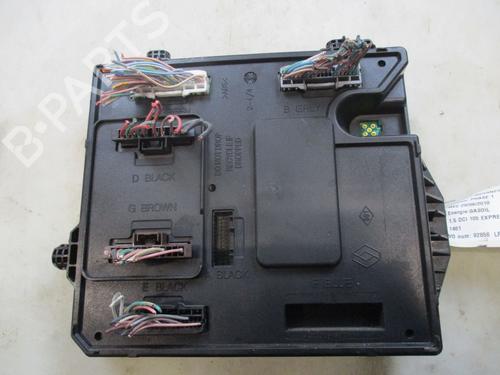 Caixa de fusíveis RENAULT MEGANE III Hatchback (BZ0/1_, B3_) 1.5 dCi (106 hp) 30310133