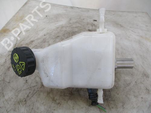 Used Brake master cylinder PEUGEOT 3008 II SUV (MC_, MR_, MJ_, M4_) 2.0 BlueHDi 150 (MJAHXH, MJAHXV, MJAHXG, MJAHSH, MJAHRH,... (150 hp) 25984773