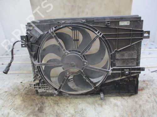 Used Radiator fan PEUGEOT 308 II (LB_, LP_, LW_, LH_, L3_) 1.5 BlueHDi 130 (131 hp) 30723063