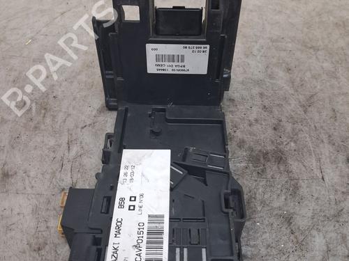 Used Fuse box Fuse box 39452387 39452387