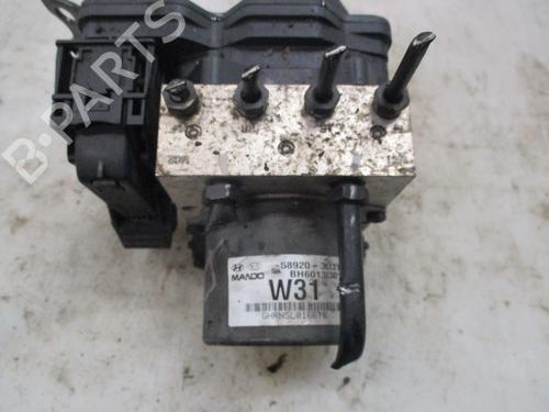 Used ABS pump KIA SPORTAGE III (SL) 1.7 CRDi (116 hp) 26636893
