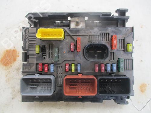 Used Fuse box Fuse box 37478859 37478859