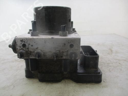Used ABS pump ABS pump MERCEDES-BENZ A-CLASS (W176) A 180 (176.042) (122 hp) 33892160 33892160