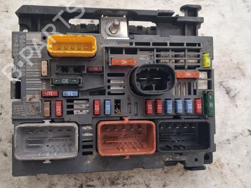 Used Fuse box Fuse box 37478803 37478803
