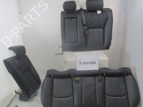rear-seat-land-rover-range-rover-evoque-l551-2018-33187293 main image