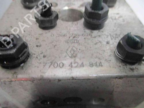 Used ABS pump RENAULT CLIO II (BB_, CB_) 1.2 (BB0A, BB0F, BB10, BB1K, BB28, BB2D, BB2H, CB0A,... (58 hp) 19737876
