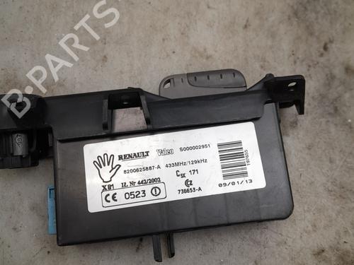 Card reader RENAULT ESPACE IV (JK0/1_) 2.0 dCi (JK01, JK02, JK1J, JK1K, JK1H) | BP35885605E4 - Image 4