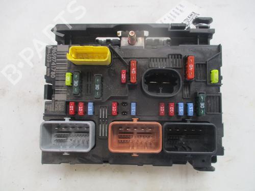 Used Fuse box Fuse box 37594067 37594067