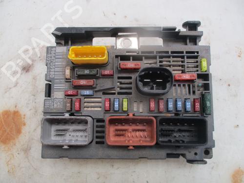 Used Fuse box Fuse box 37478845 37478845