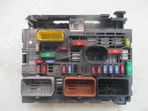 Used Fuse box Fuse box 37594023 37594023