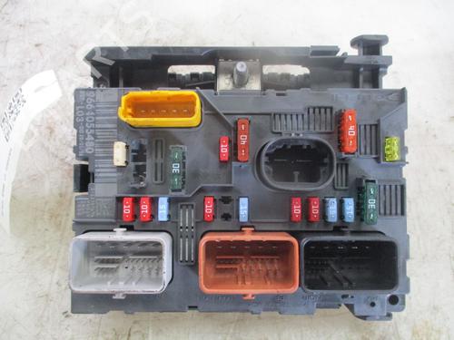 Used Fuse box Fuse box 39452409 39452409