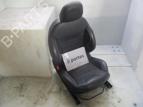 Używane Fotel przedni lewy PEUGEOT 2008 I (CU_) 1.2 THP 130 / PureTech 130 (130 hp) 30824019